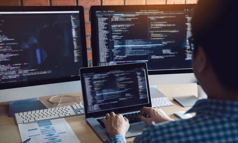 数据科学选型：R与Python如何赋能呼和浩特网站建设？